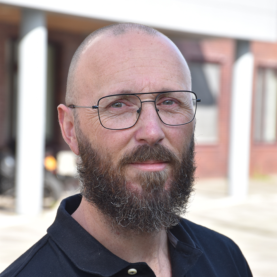 Leon onderzoeksdocent hout en meubileringscollege